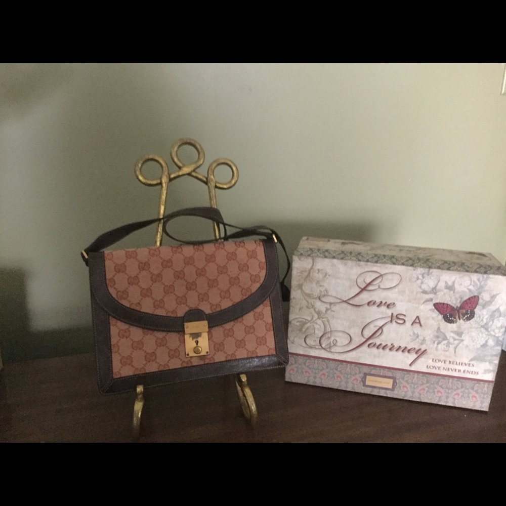 Rare Gucci fold over/envelope purse